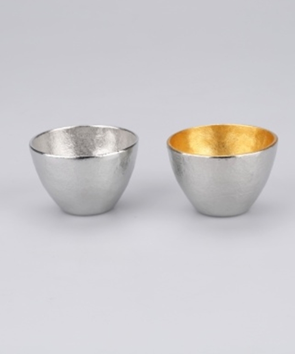 能作】ぐい呑2個(化粧箱入)(錫・金箔) - 阪急百貨店 | WEBカタログ