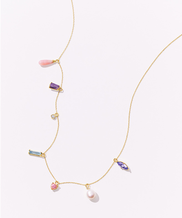 アーカー スキャッタードトレジャースフープピアス チャーム付き 金